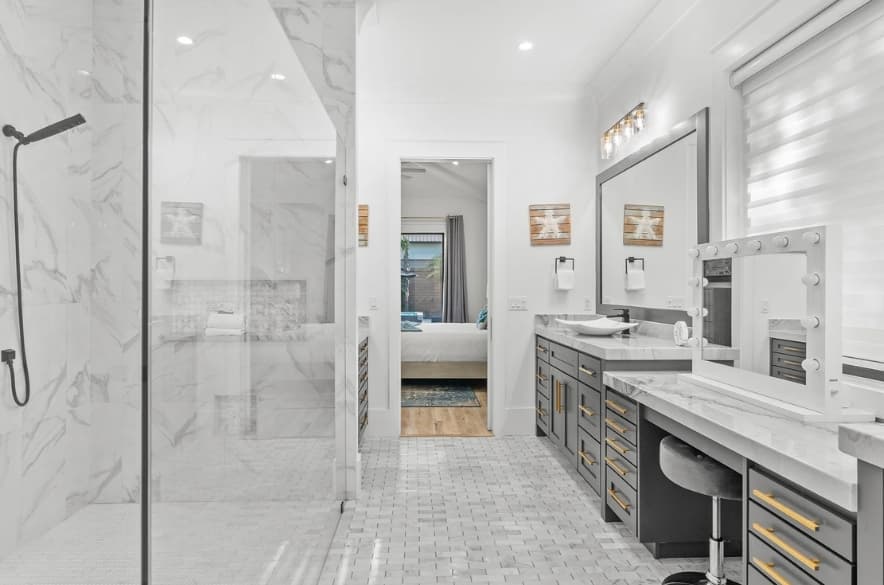 Happy by the Sea - Image 33