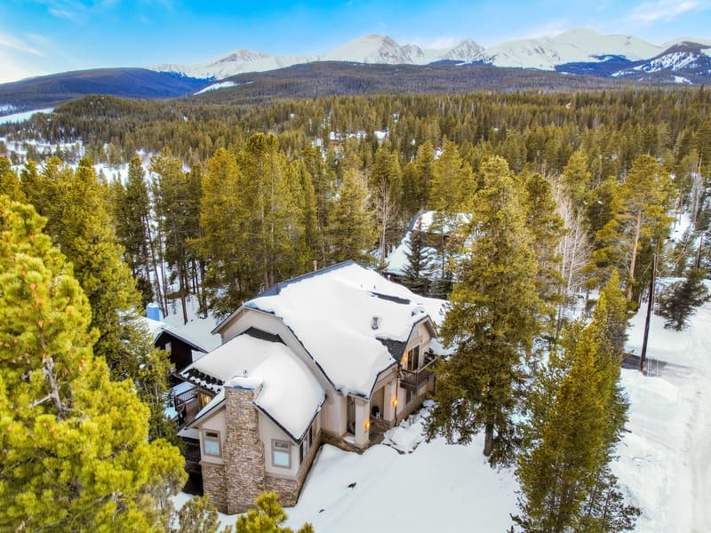 Lakeshore Luxury Chalet - Image 66