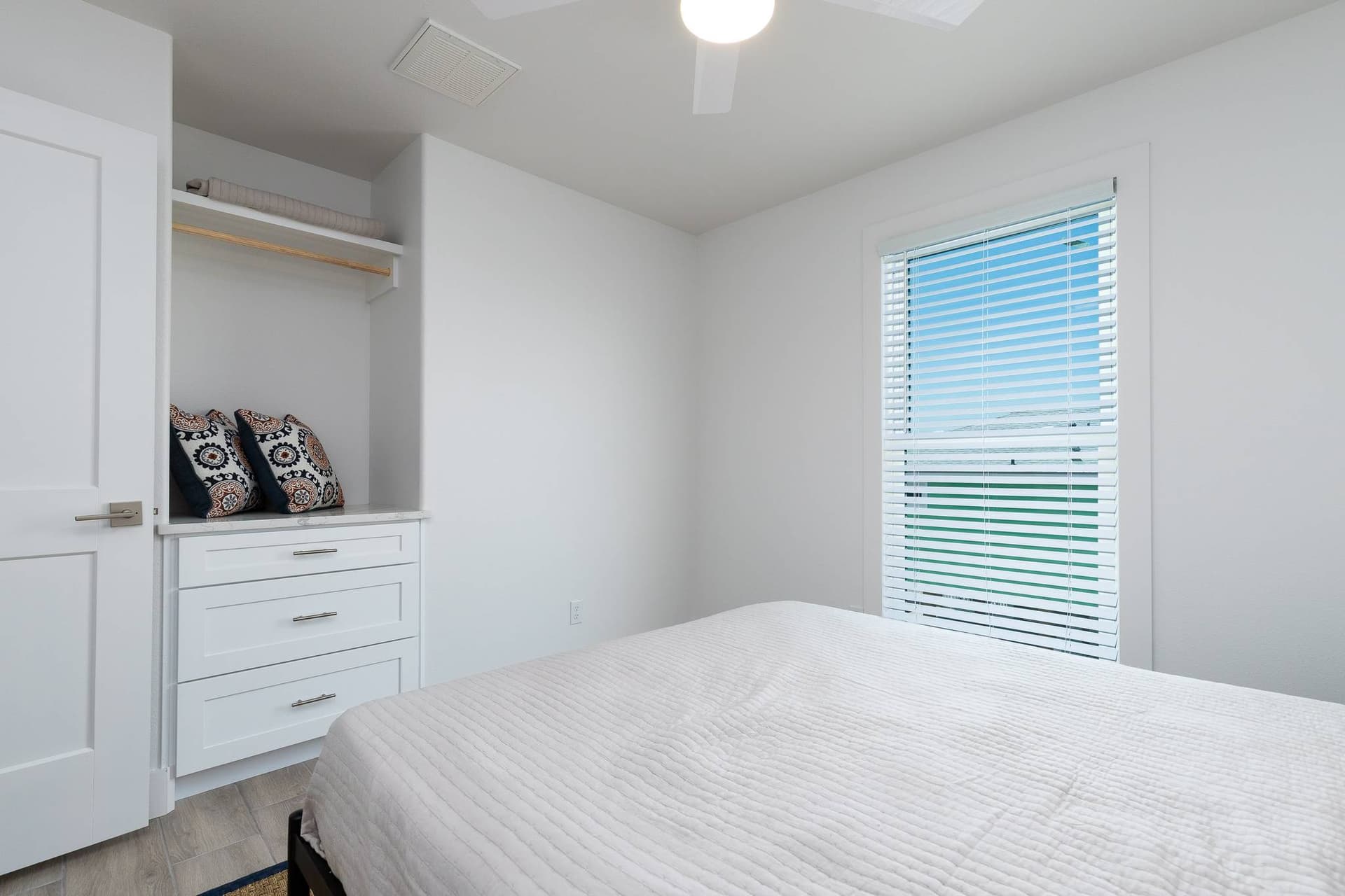 Skiff House - Image 15