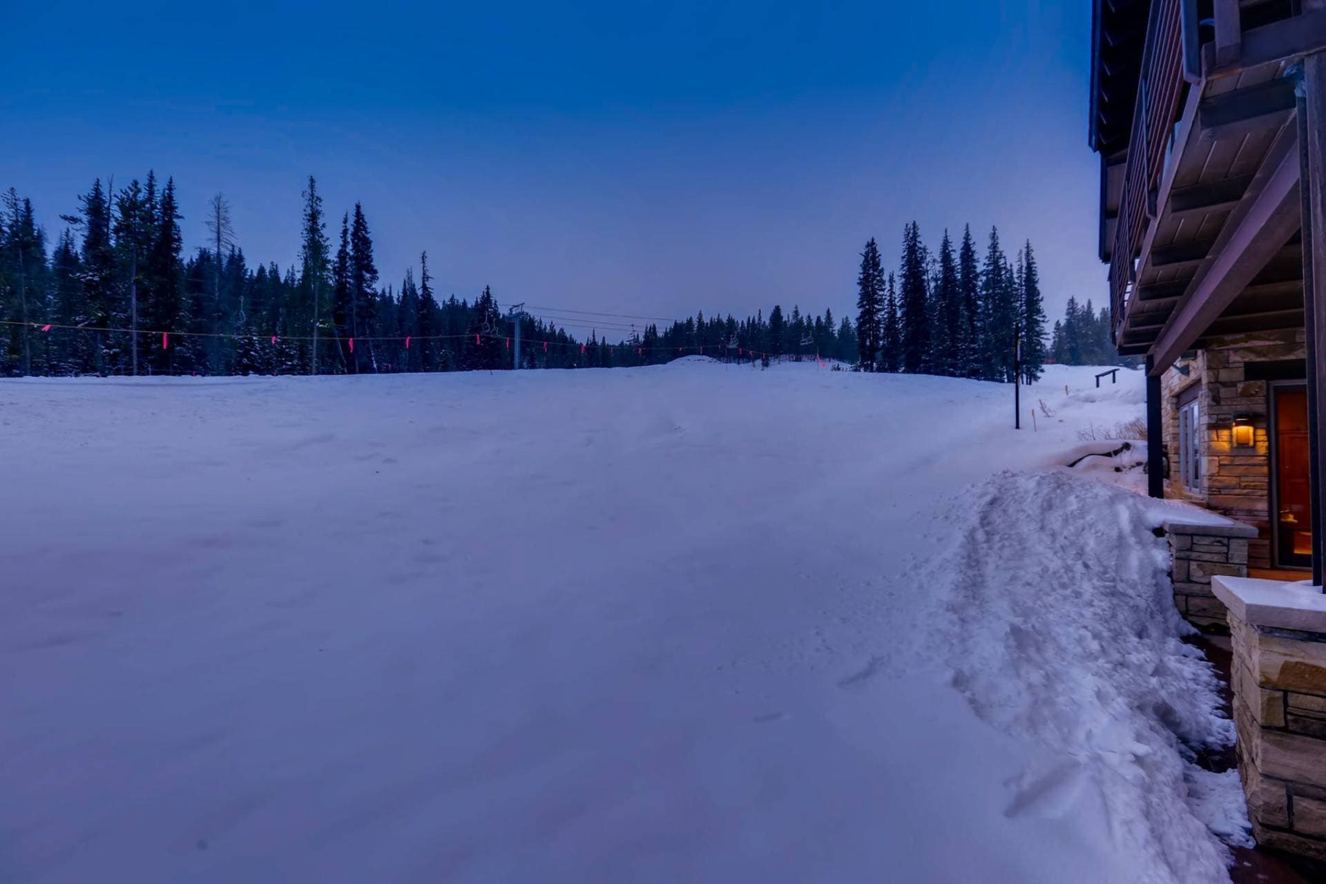 Warming Hut - Image 49