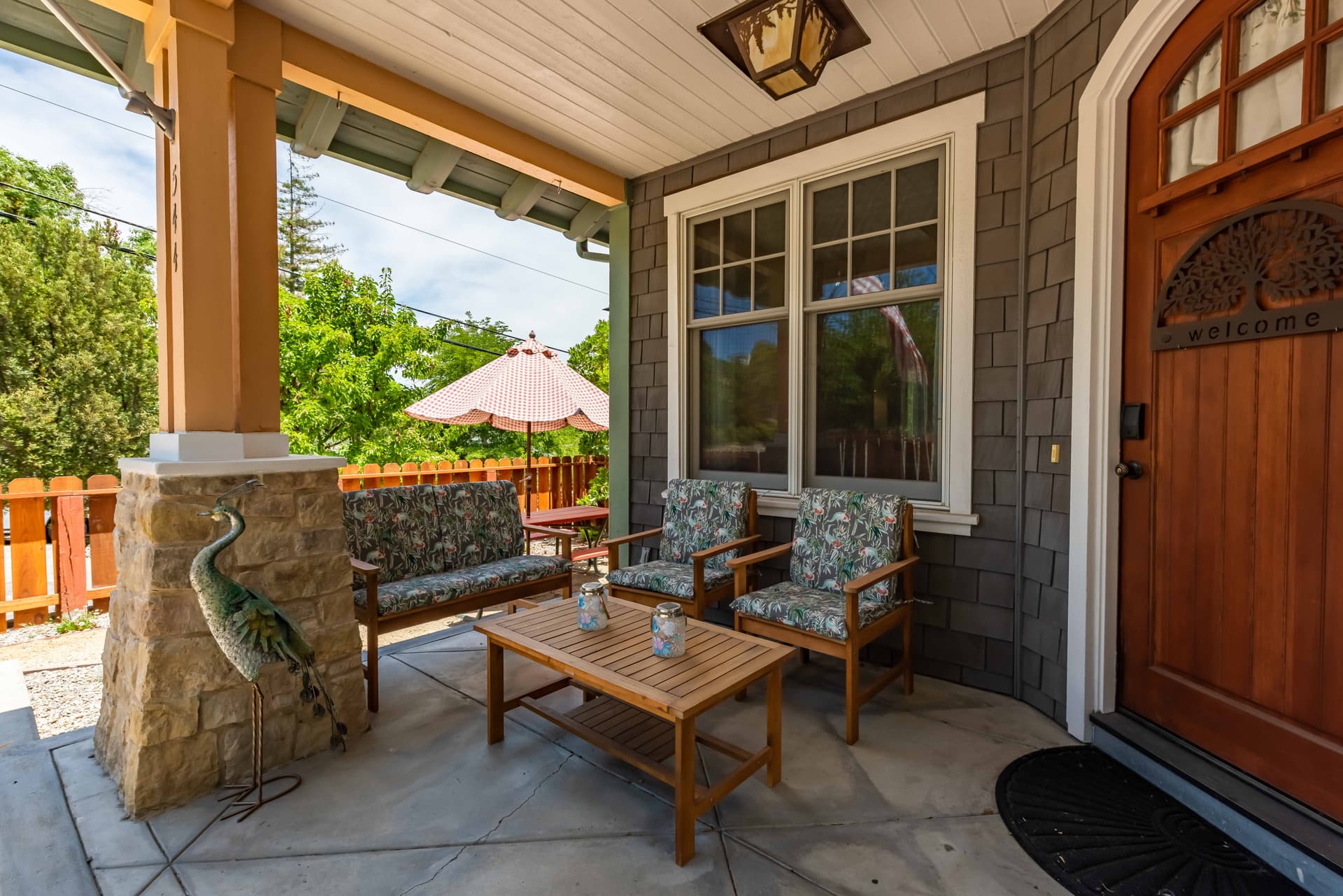 Crafty Oak Home - Image 2