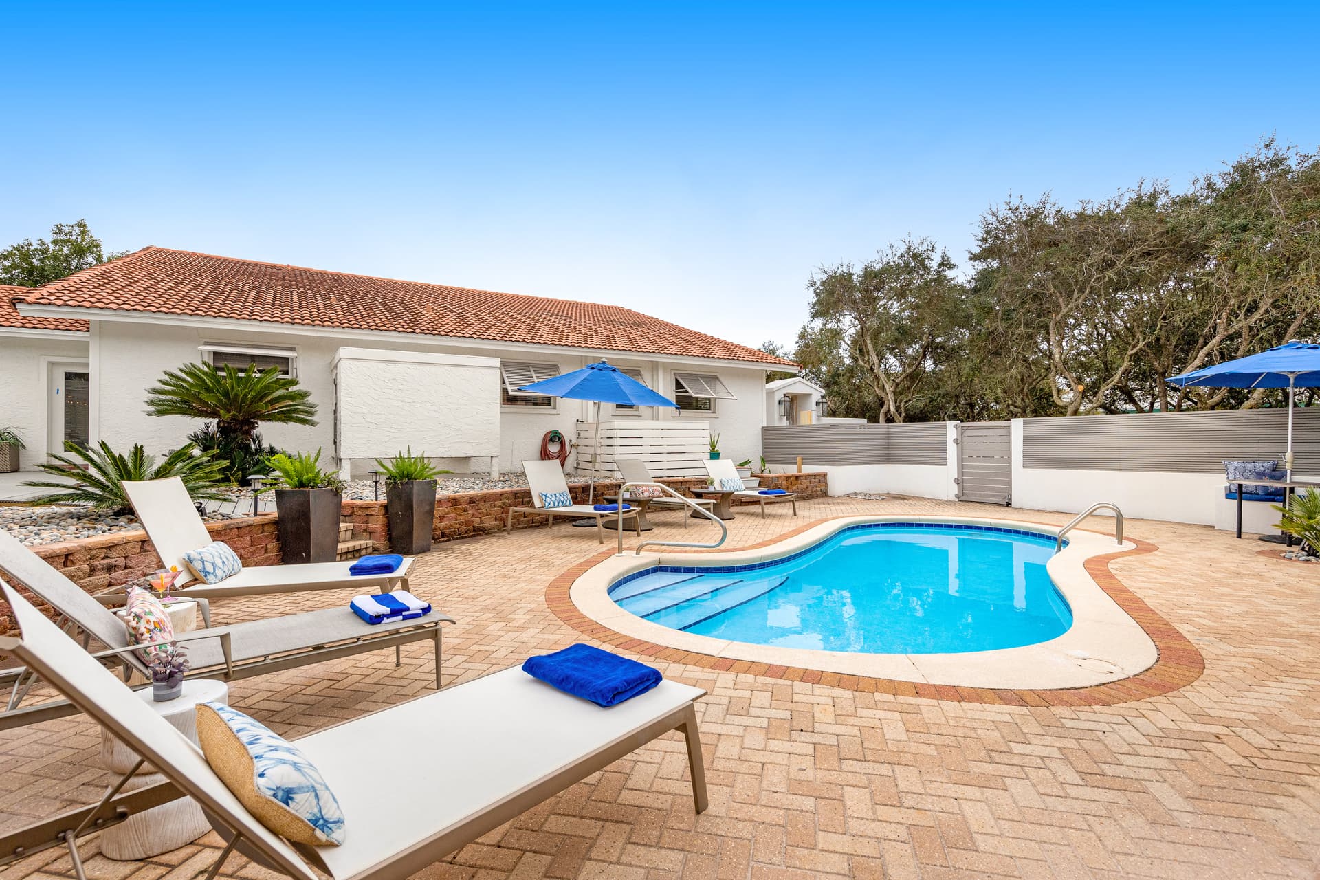 Seaview Hideaway House - Image 2