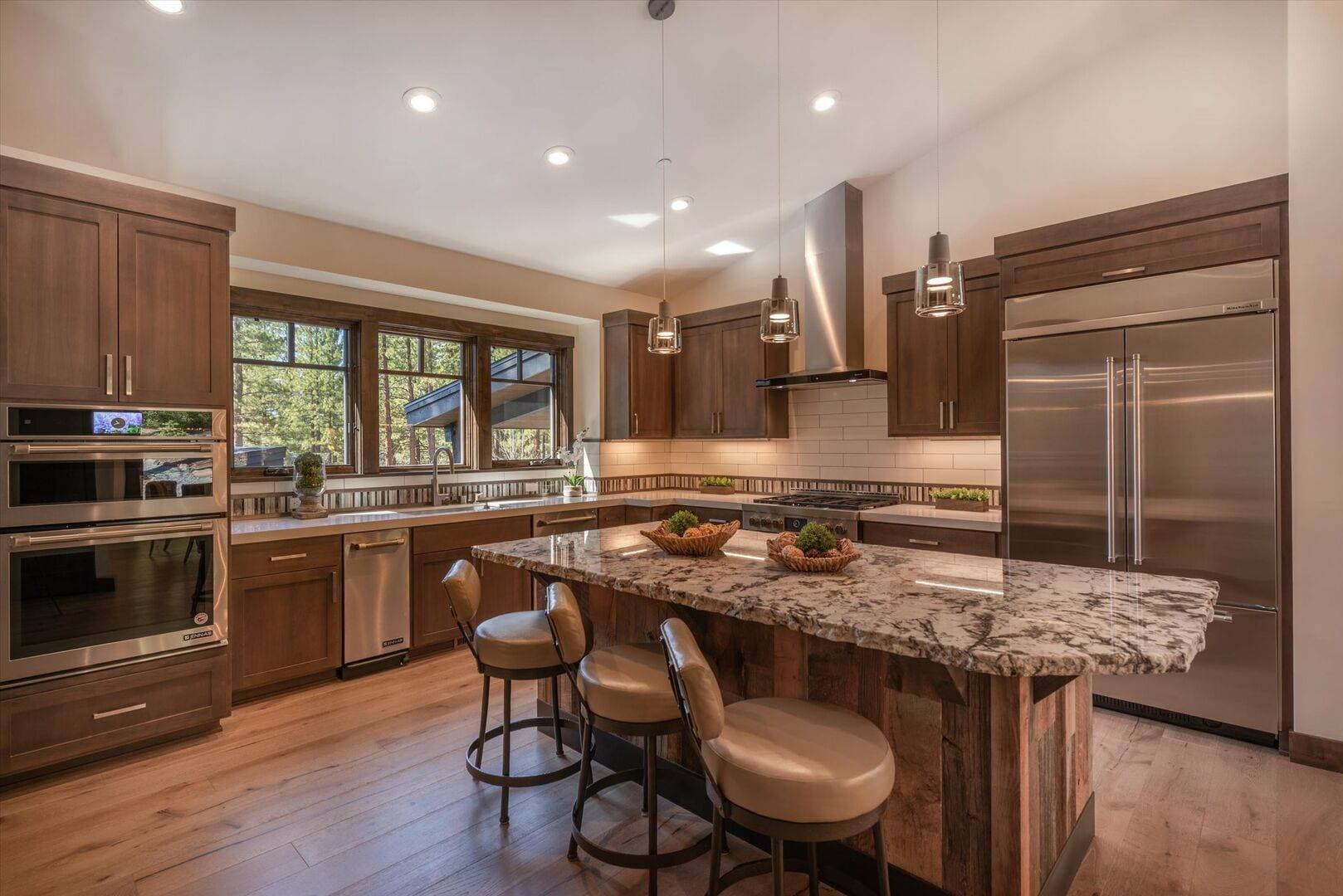 Lavish Cabin at Gray's Crossing - Image 5