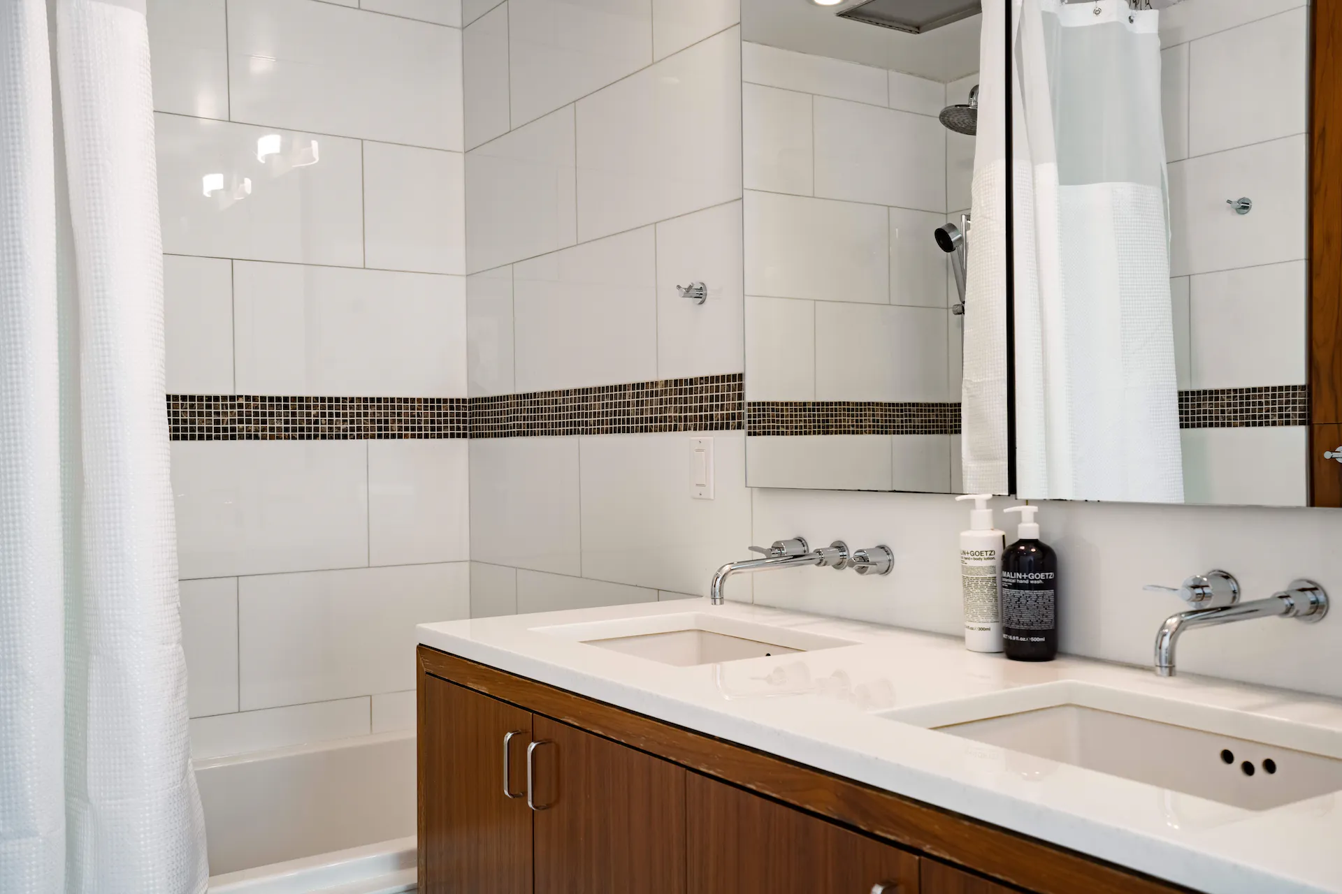 Gotham House II - Image 22