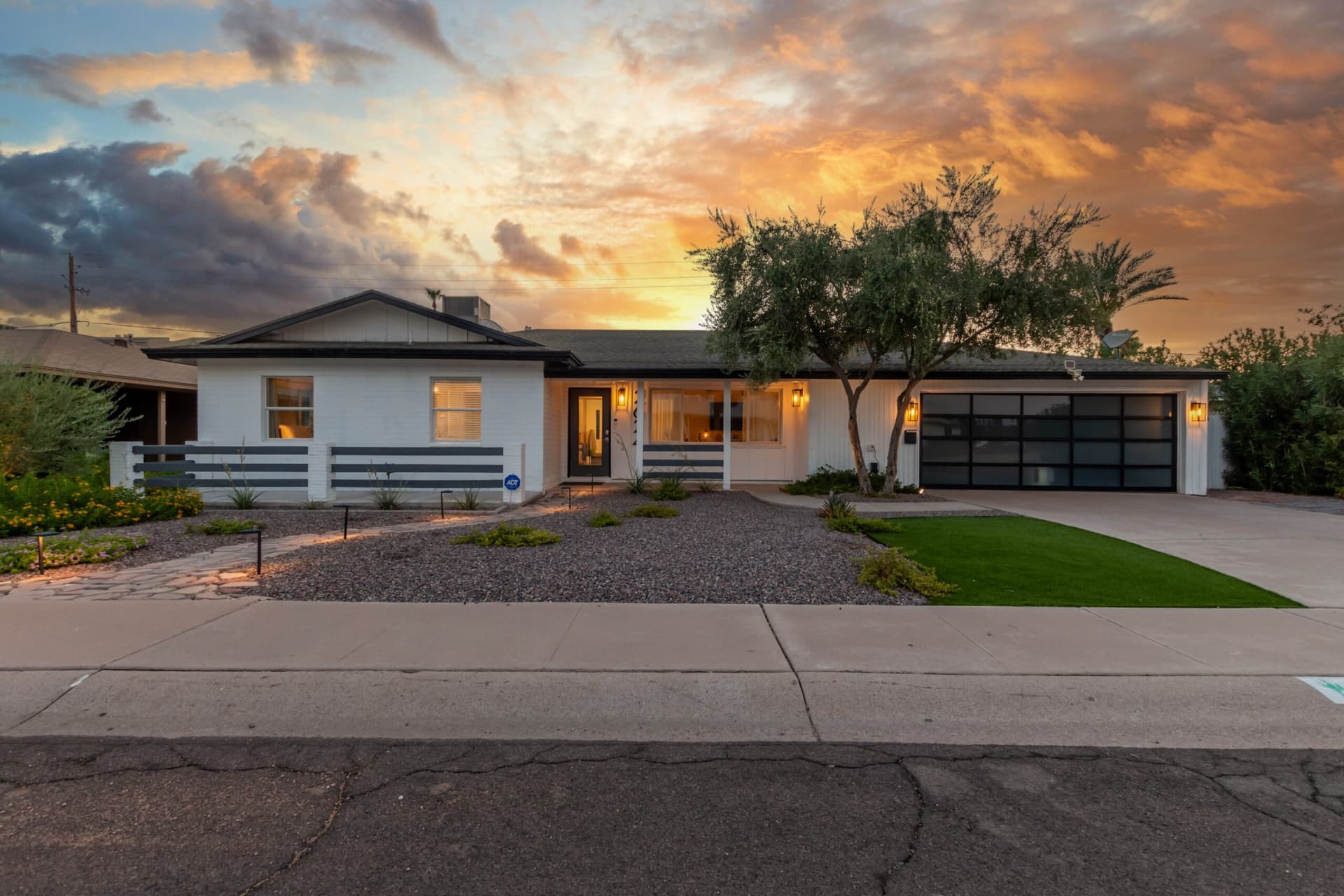 Ochenta Modern Poolhouse - Image 7