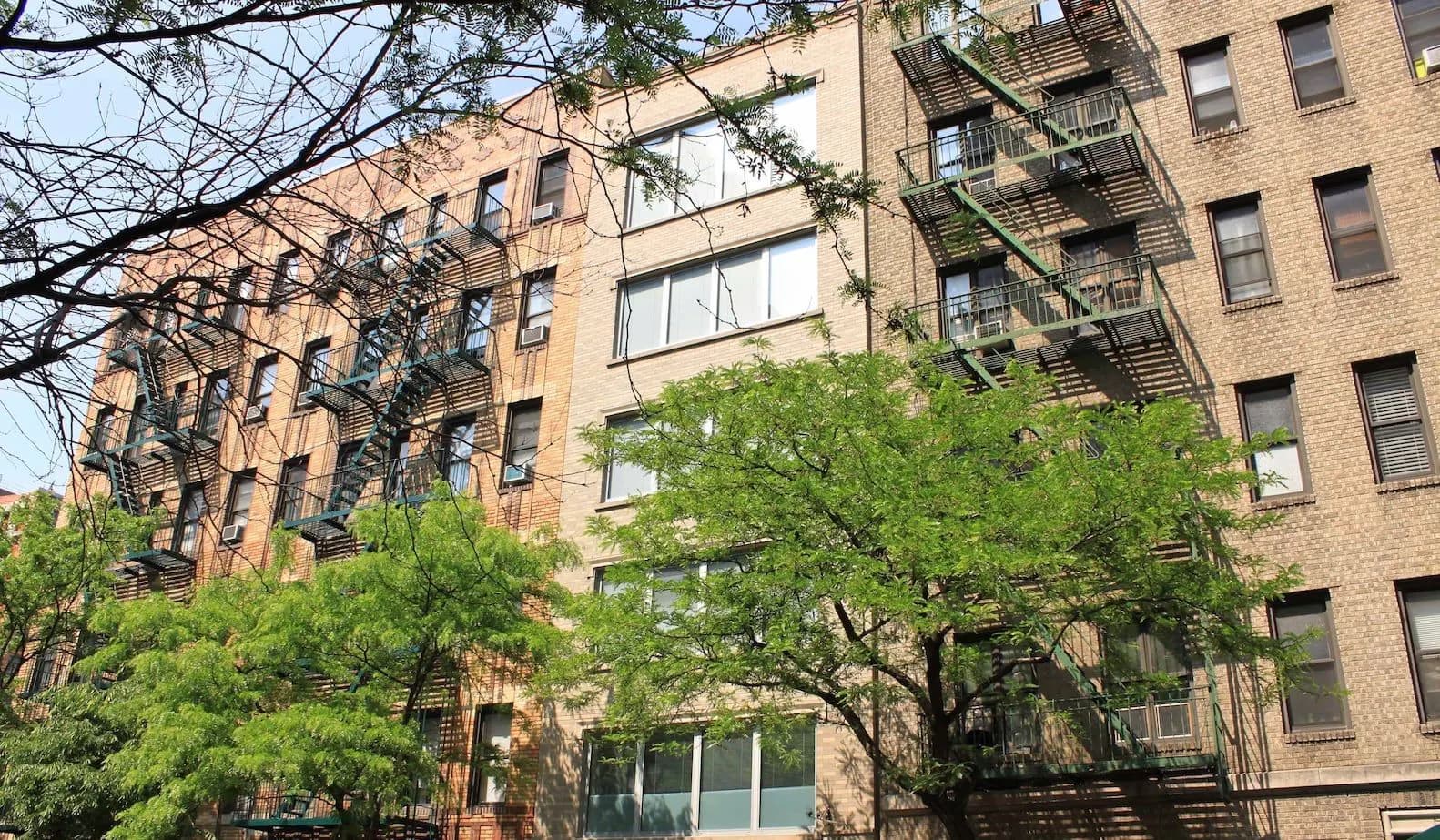 Gotham House III - Image 25