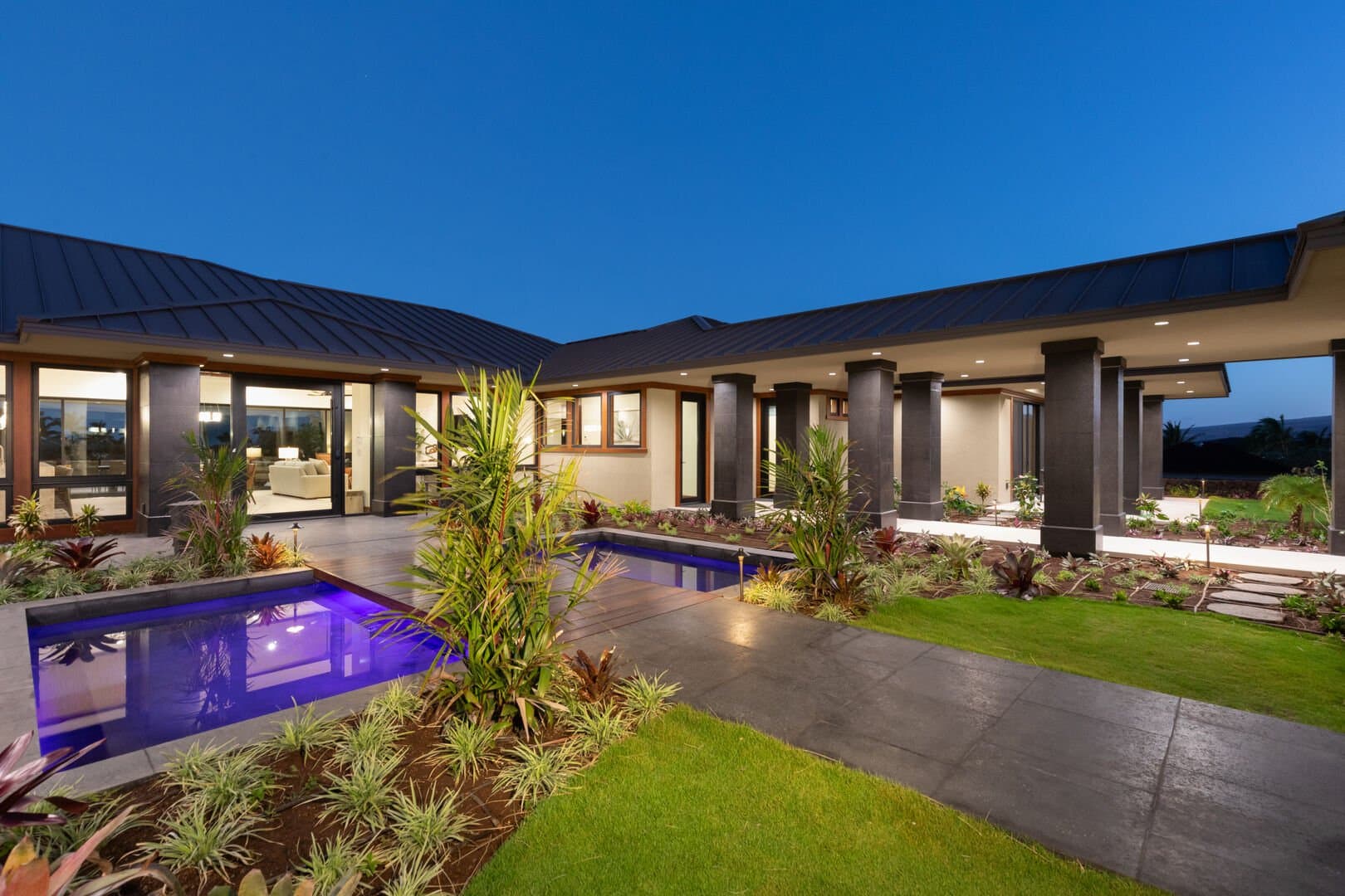 Hawaiian Elegance - Image 76