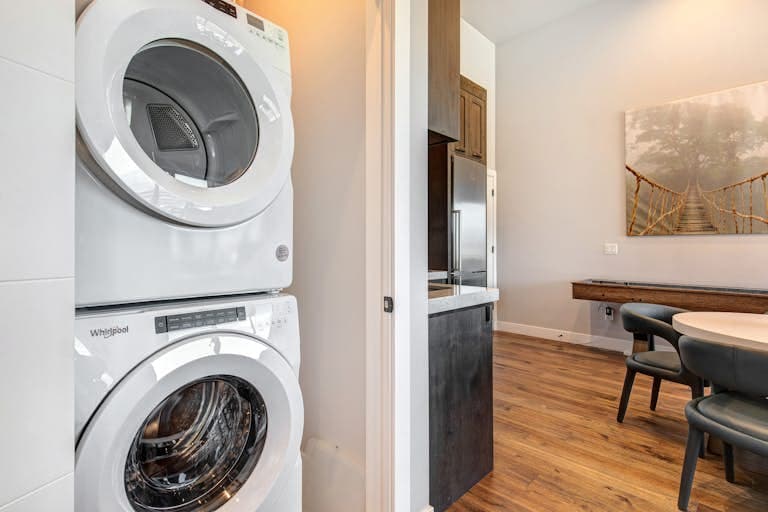 Hideout Hideaway - Image 35