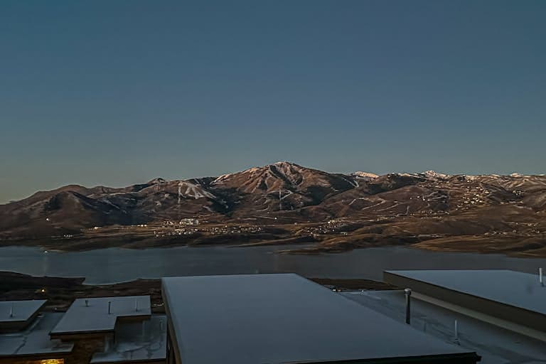 Luxury Hideout Overlook - Image 32