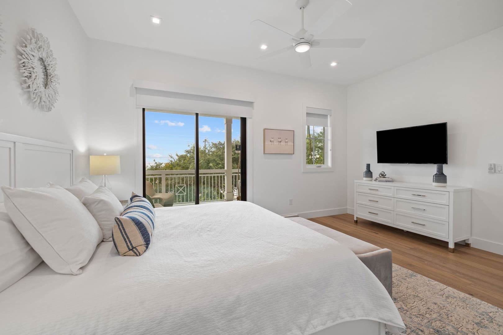 Eyes on Sunrise - Image 42