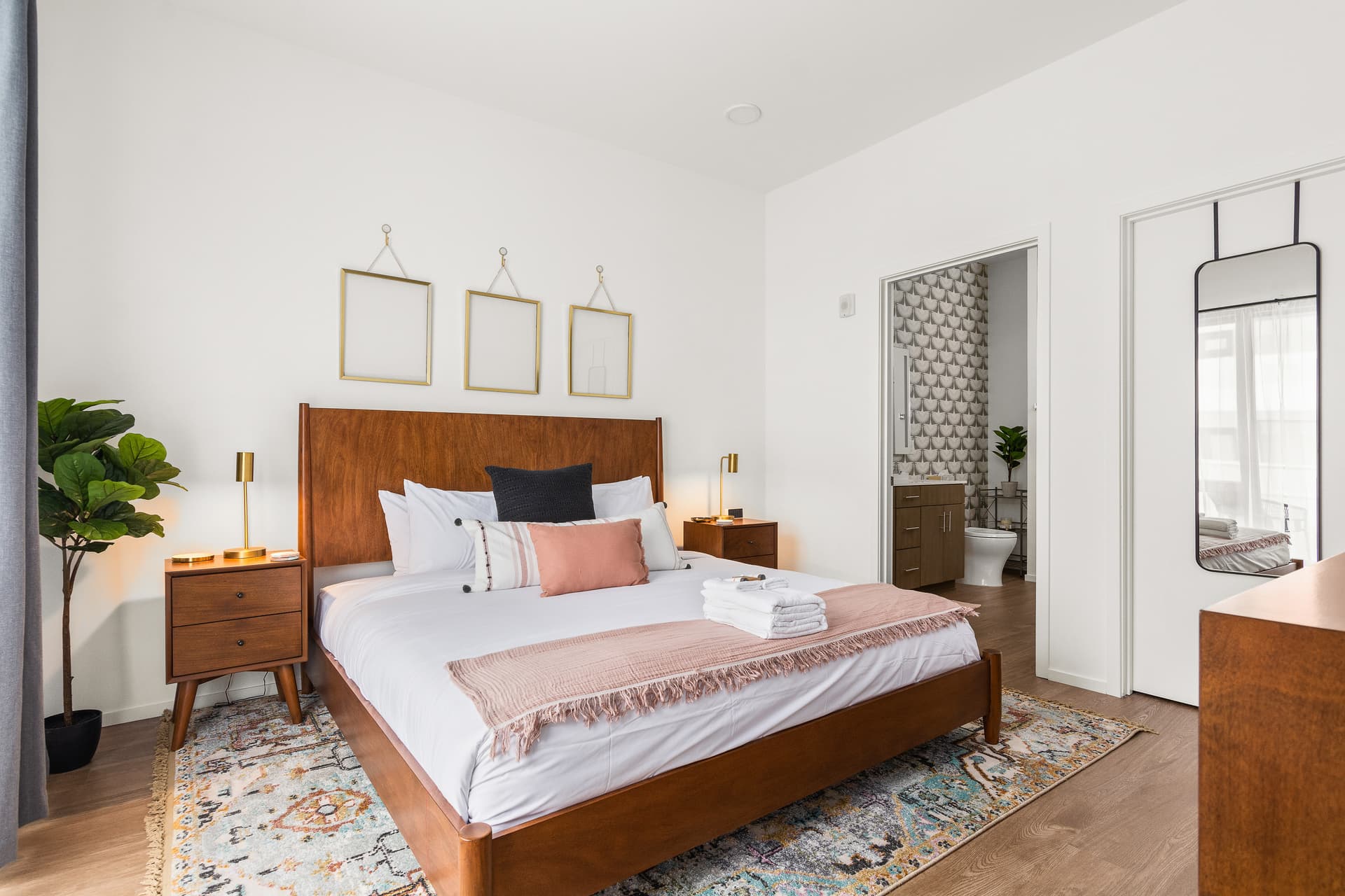 Red Illume Home - Image 5