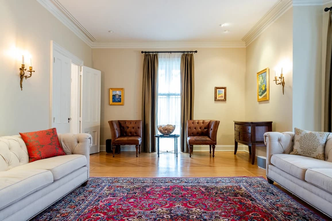 Downtown Victorian - Image 10