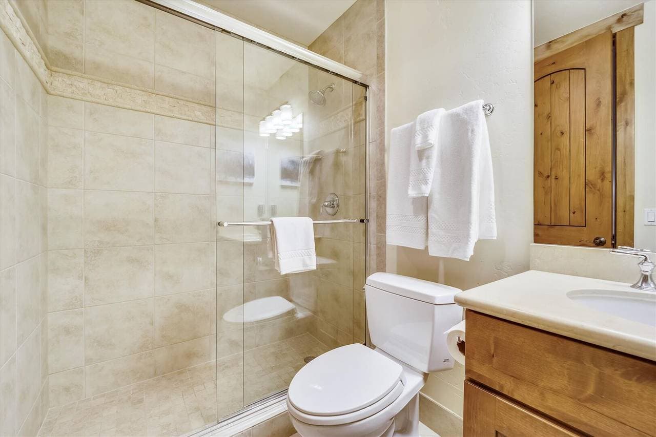 Goldenview Lodge - Image 34