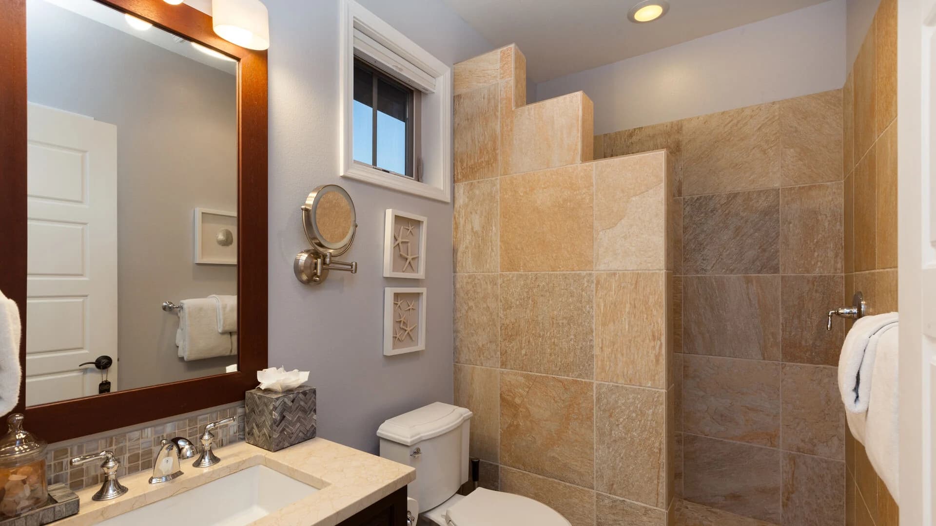 Sea Glass House - Image 17