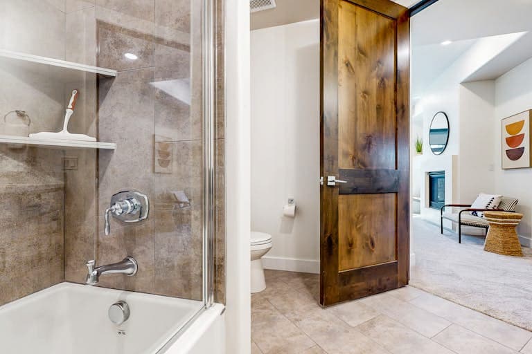 Designer Blackstone Condo - Image 12