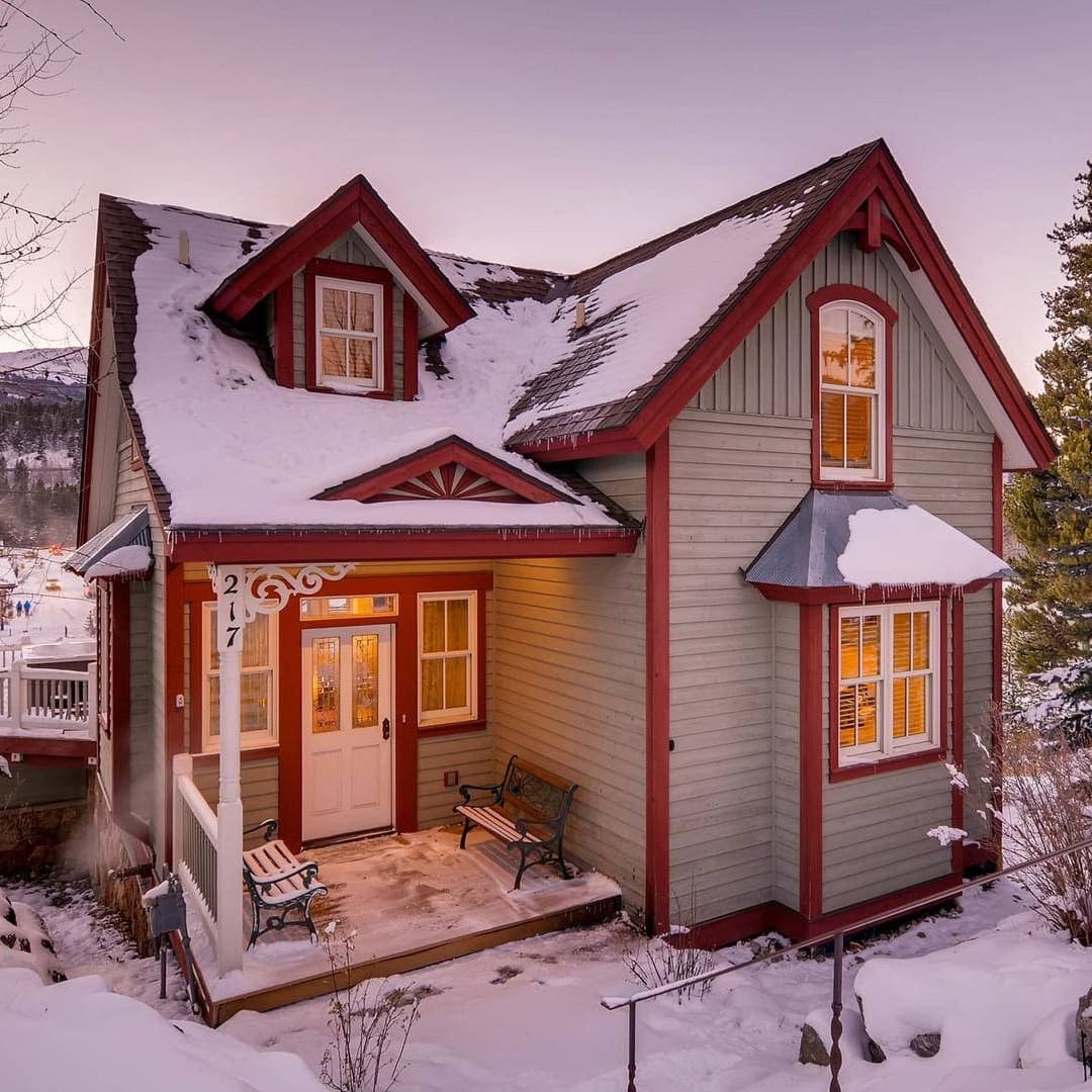 Victorian Home - Image 1