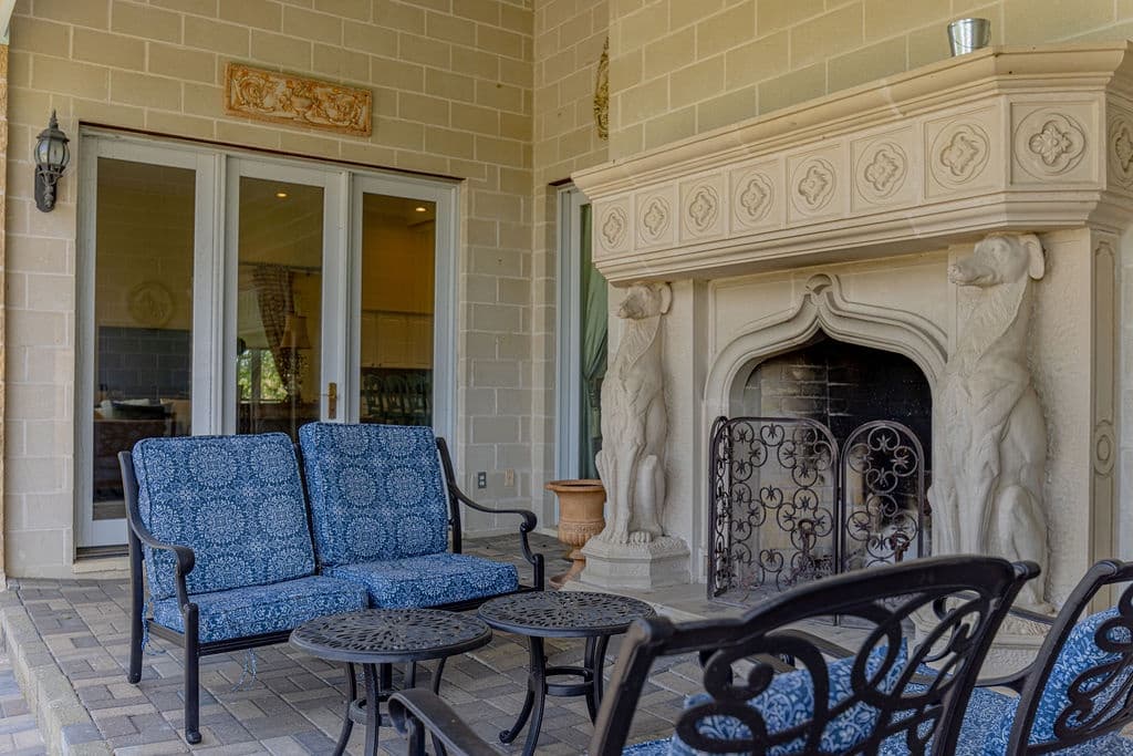 French Polo Manor - Image 39