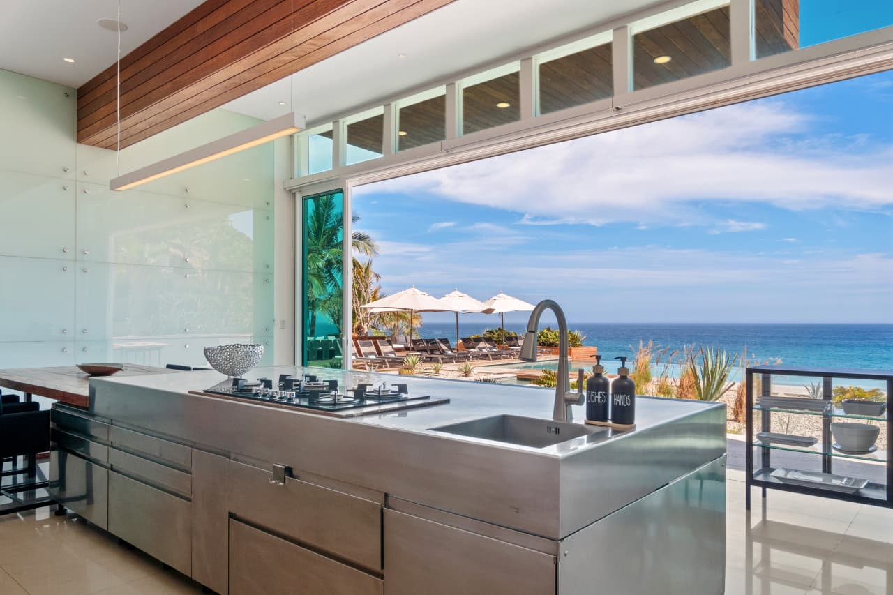 Private Beachfront in Palmilla - Image 34