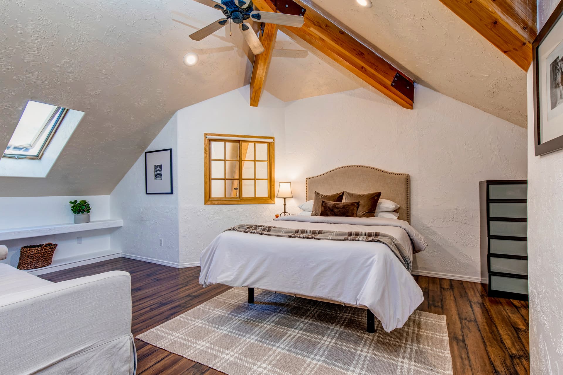 Mountain Hillside Manor - Image 10