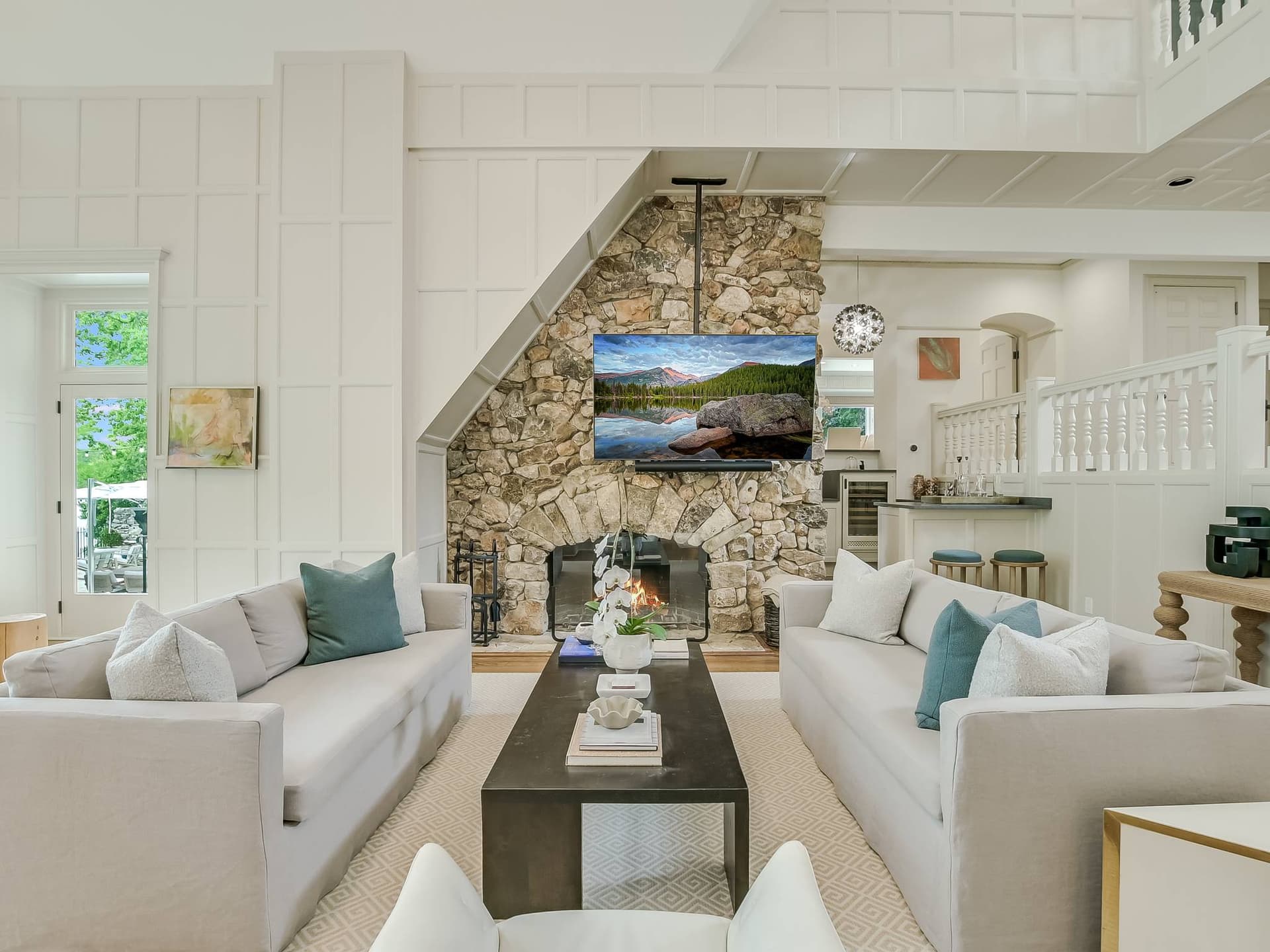 Manor on Lake Austin - Image 22