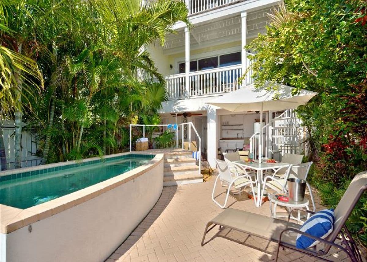 Island Chic - Image 27