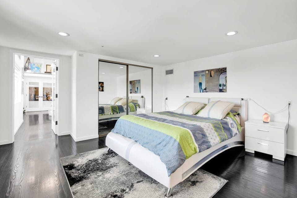 Pacific View Artist's Home - Image 21