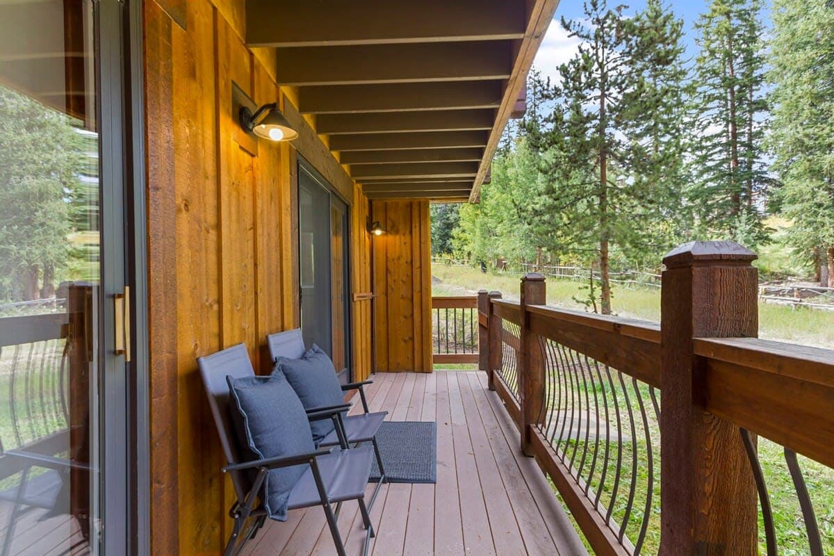 Peak Eight Mountain Escape - Image 32