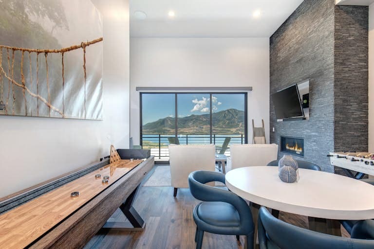 Hideout Hideaway - Image 10