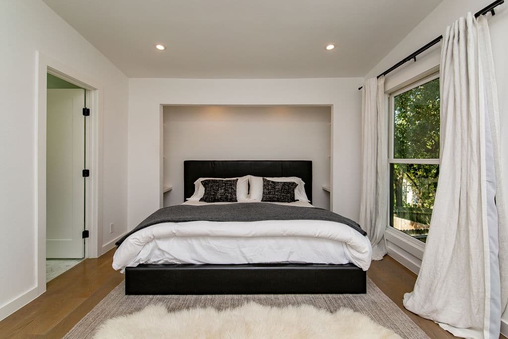 Westlake Hills Designer House - Image 6