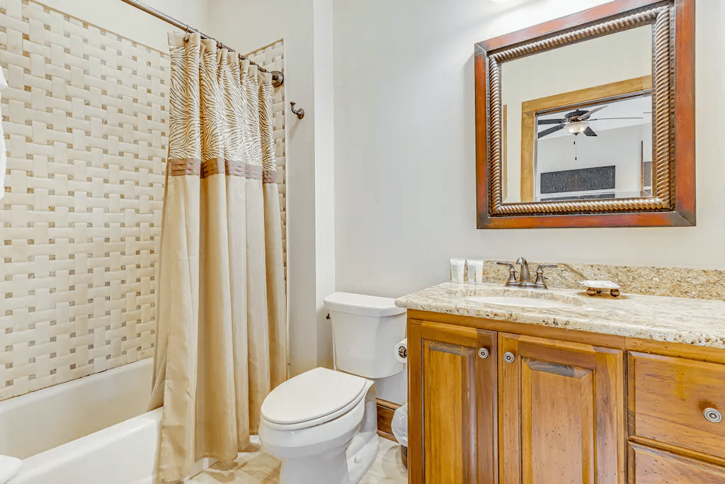 Red Tail Home - Image 13