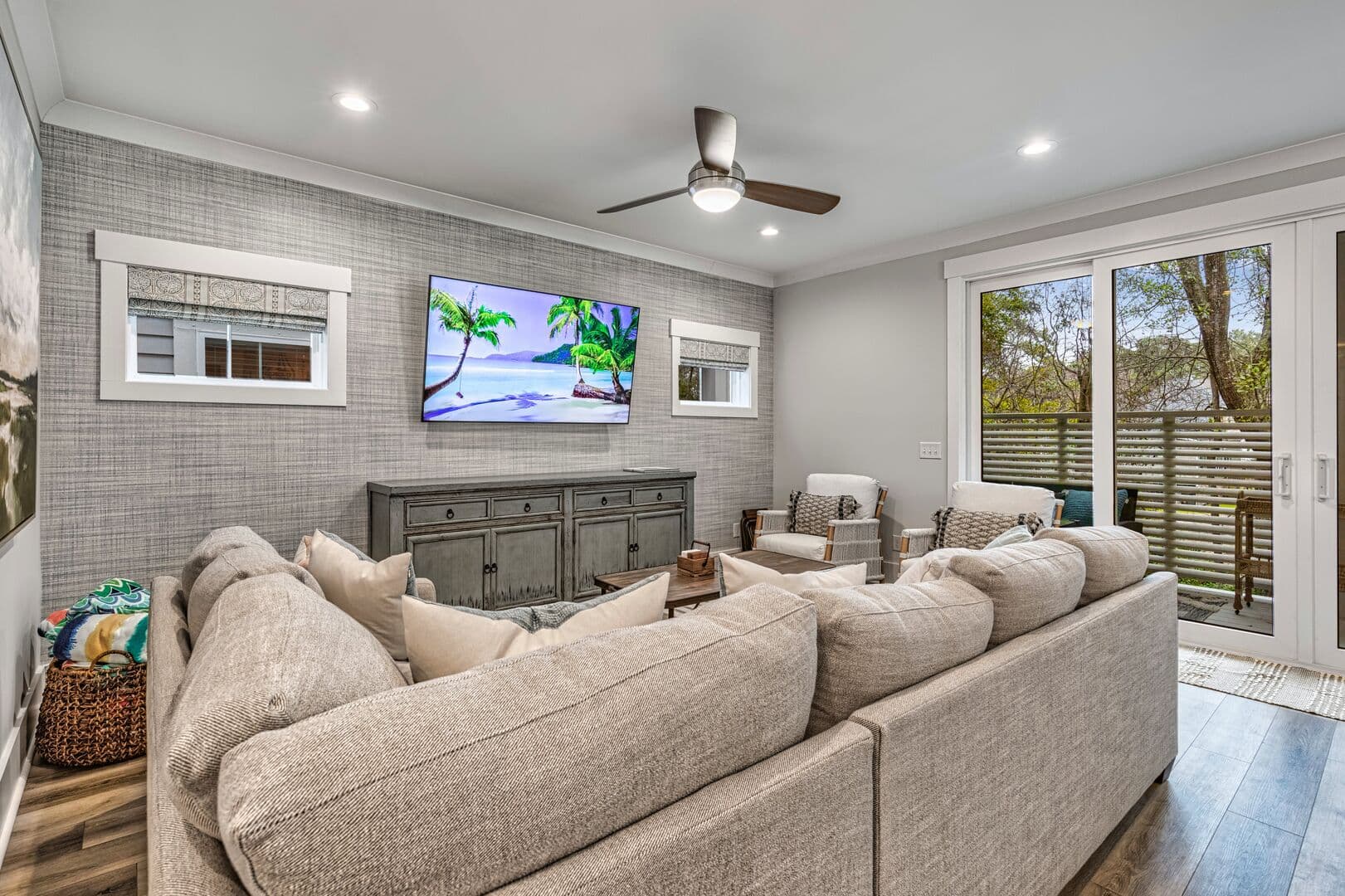 Tip Toe to the Beach - Image 3