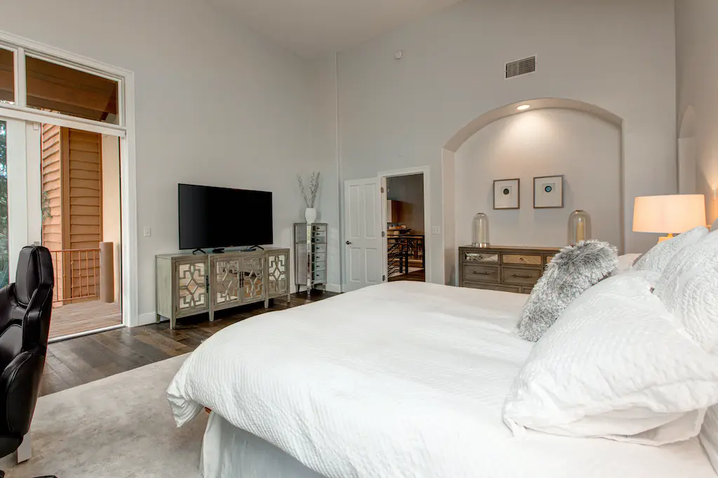 Glamorous Gallivan Place - Image 8