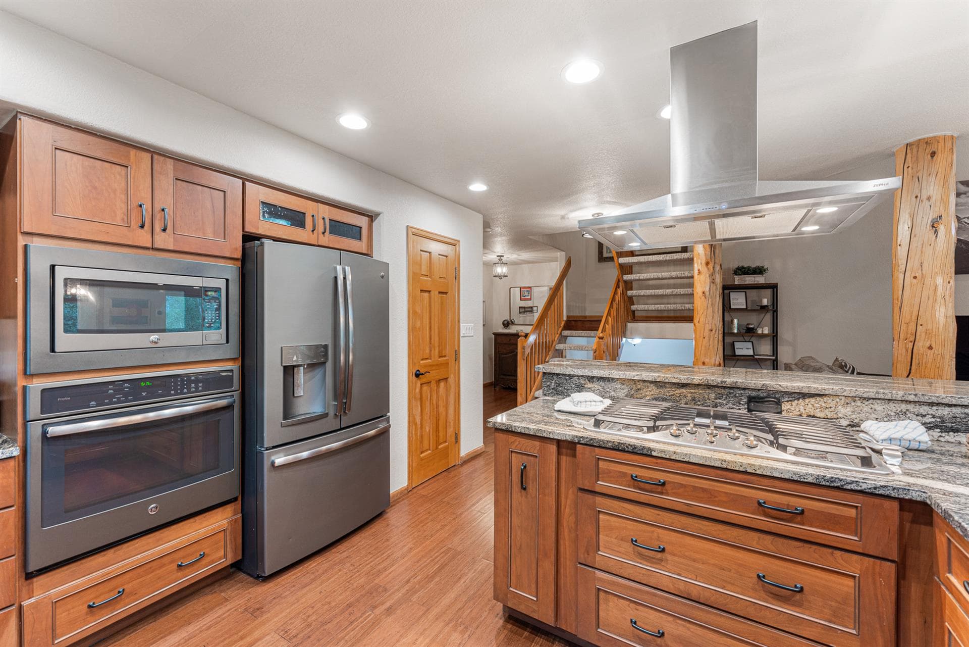 Burgundy House - Image 25