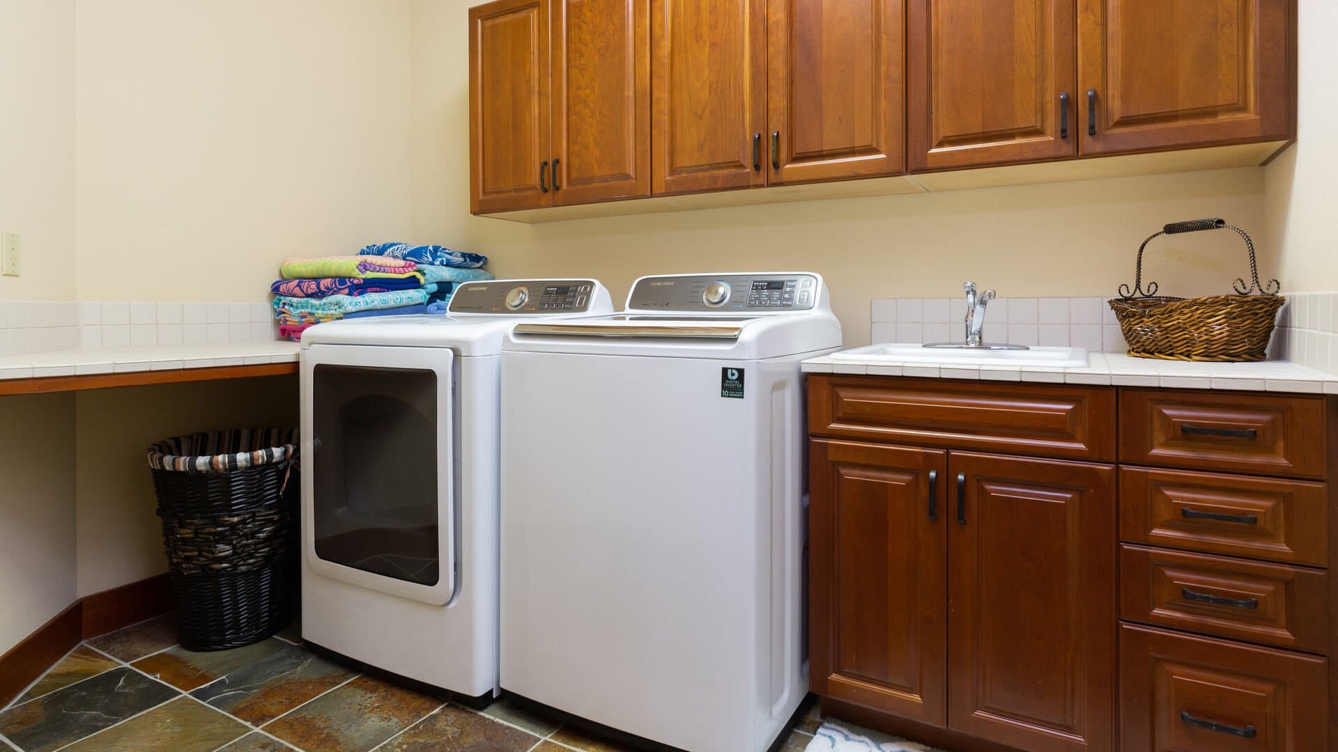 Hale Kanani - Image 24