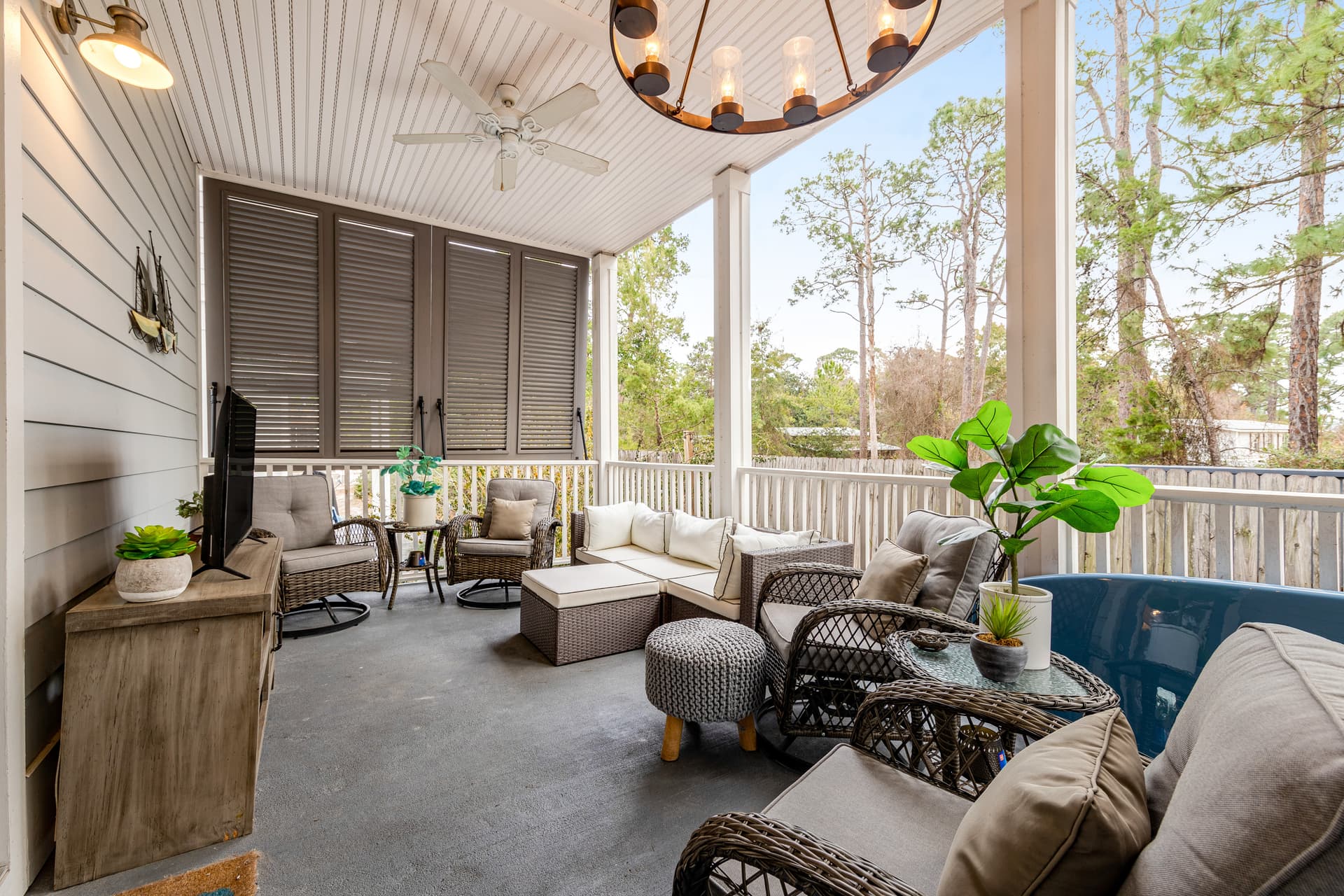 Porches N' Paradise House - Image 33