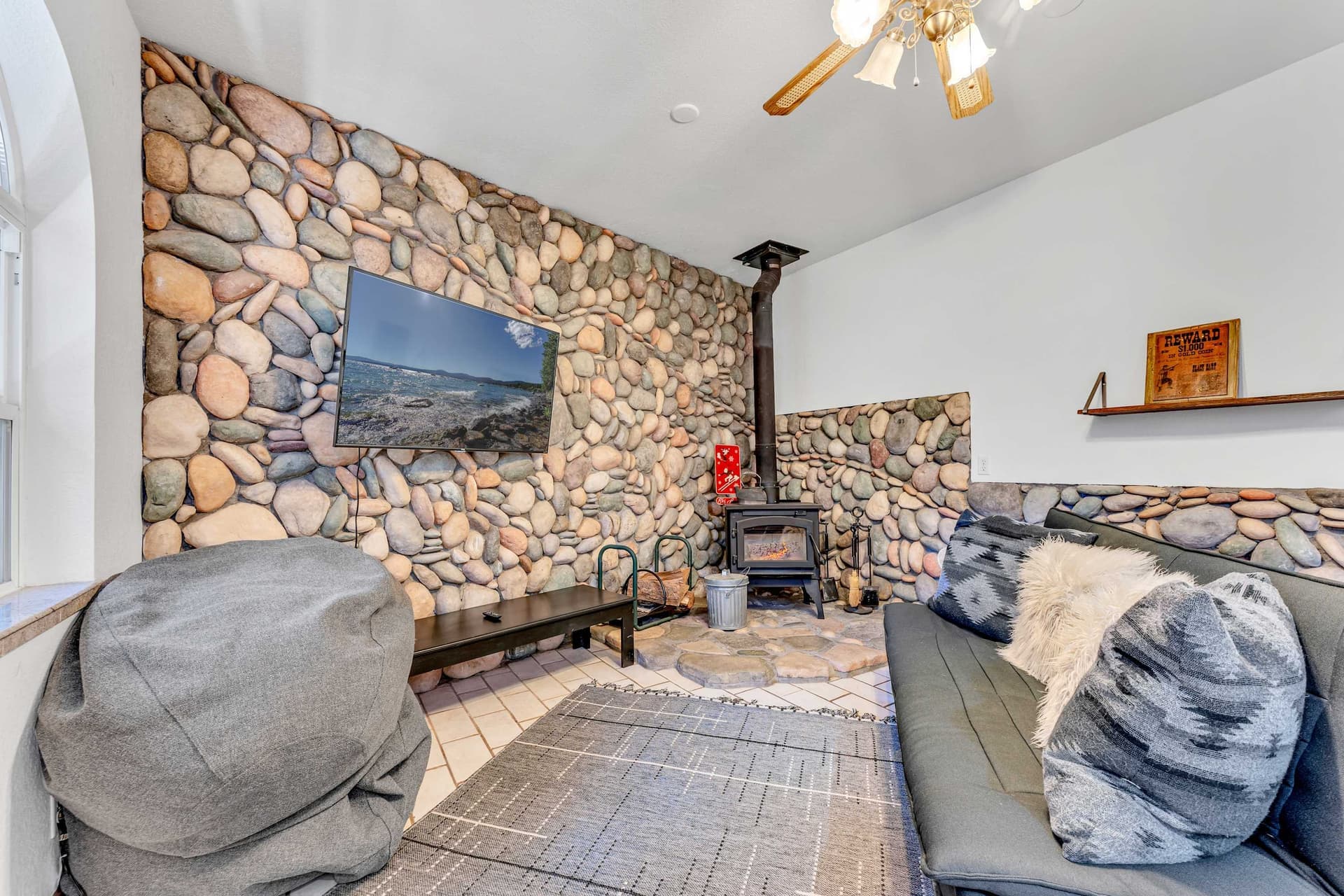 Serene Forest Retreat - Image 3