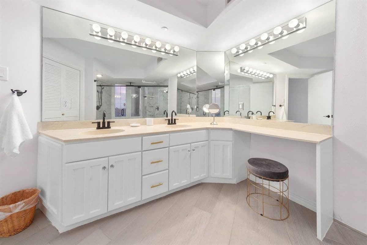 Bridgepoint Residence - Image 24