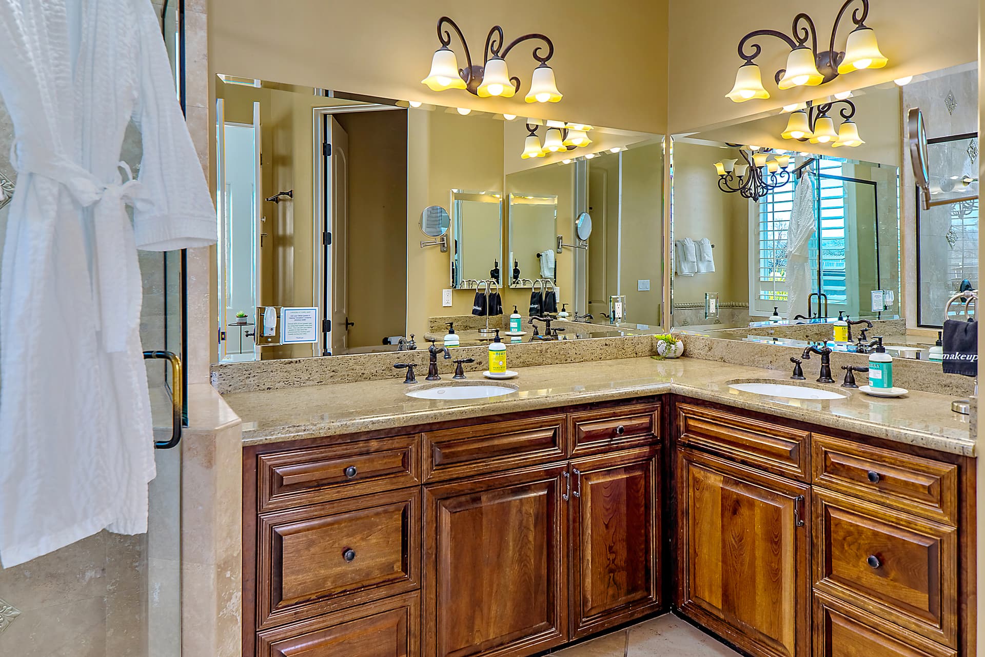 Frontier Main and Guest House - Image 29