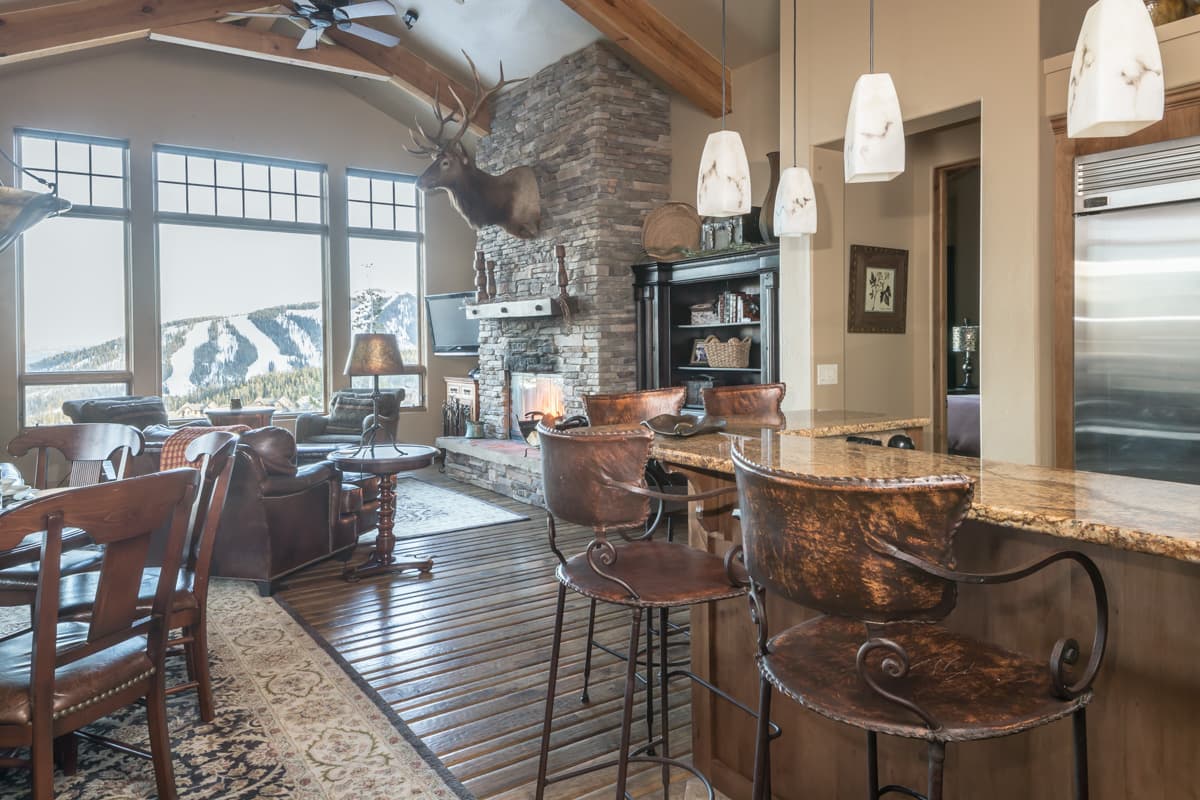 Wolf Pack Hideaway - Image 3