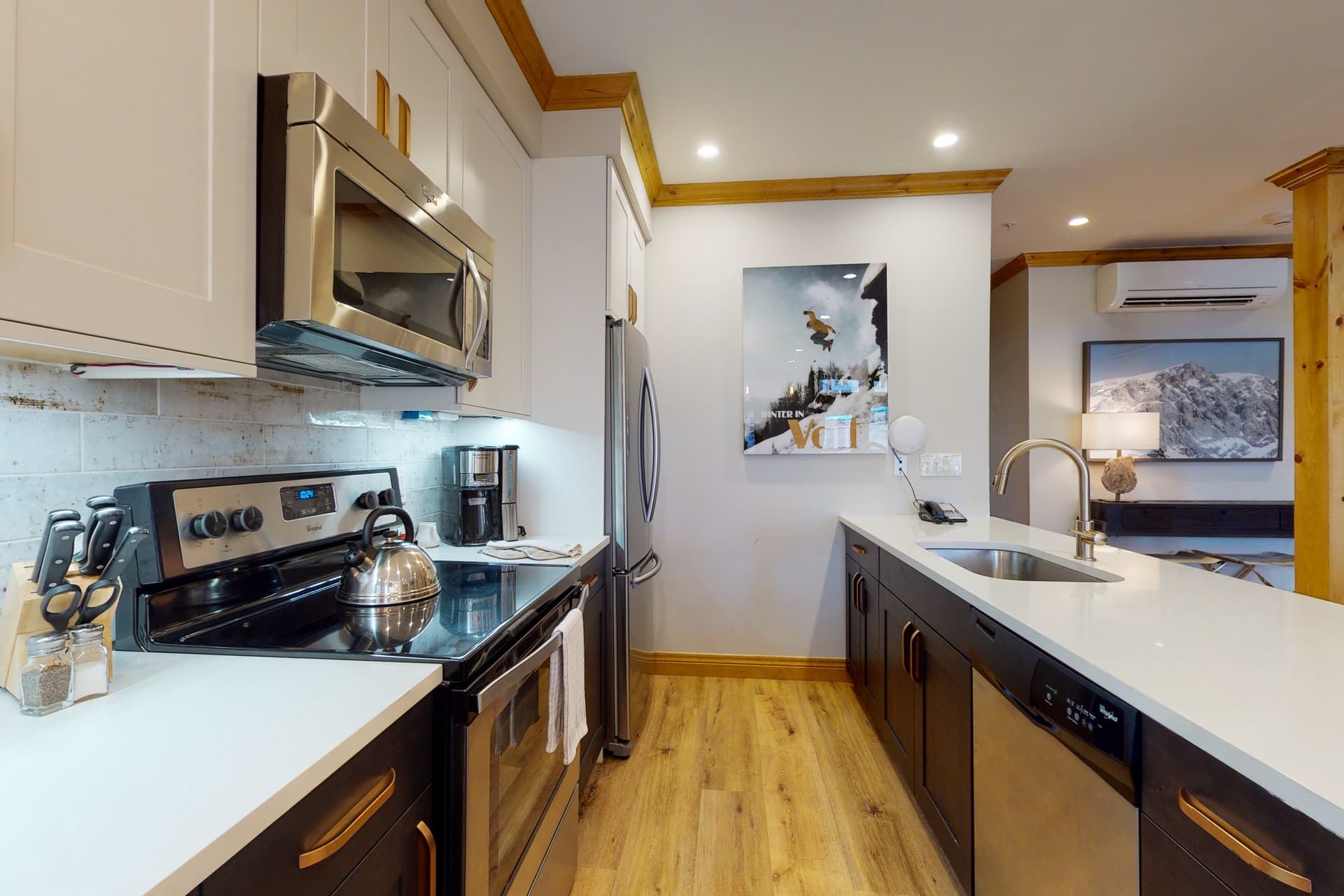 Lion Square East #215 - Image 8