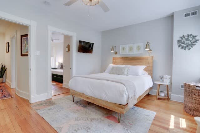 Capitol Comfort - Image 33