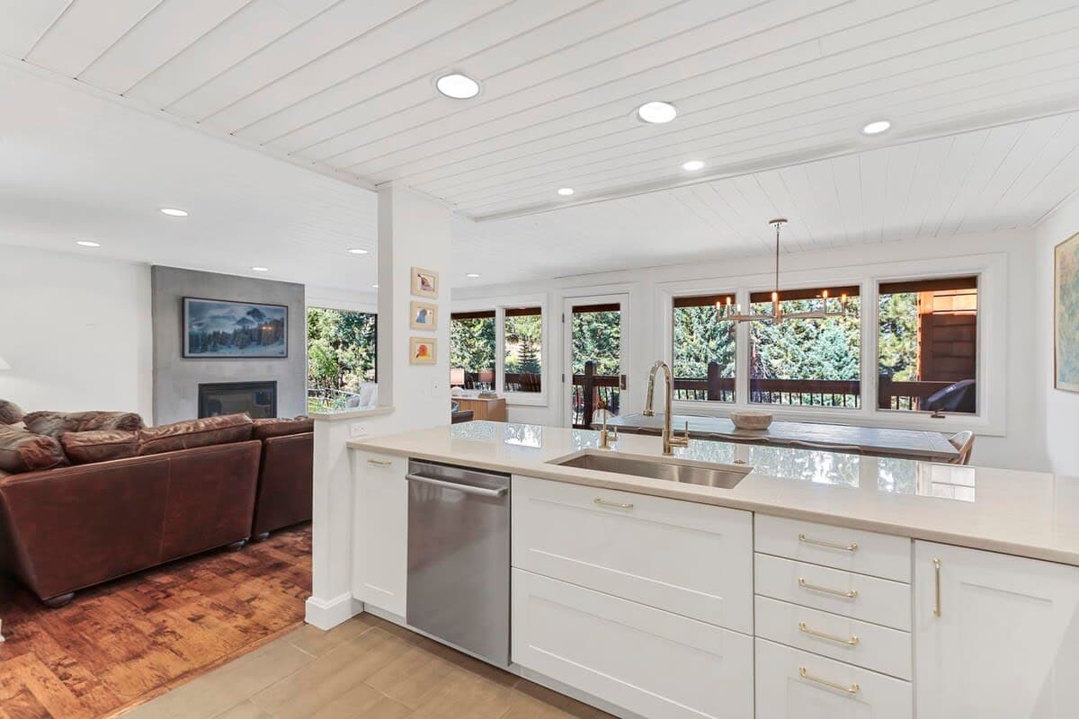 Peak Eight Mountain Escape - Image 8