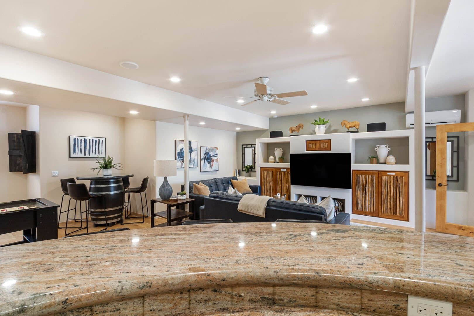 West Chateau - Image 40