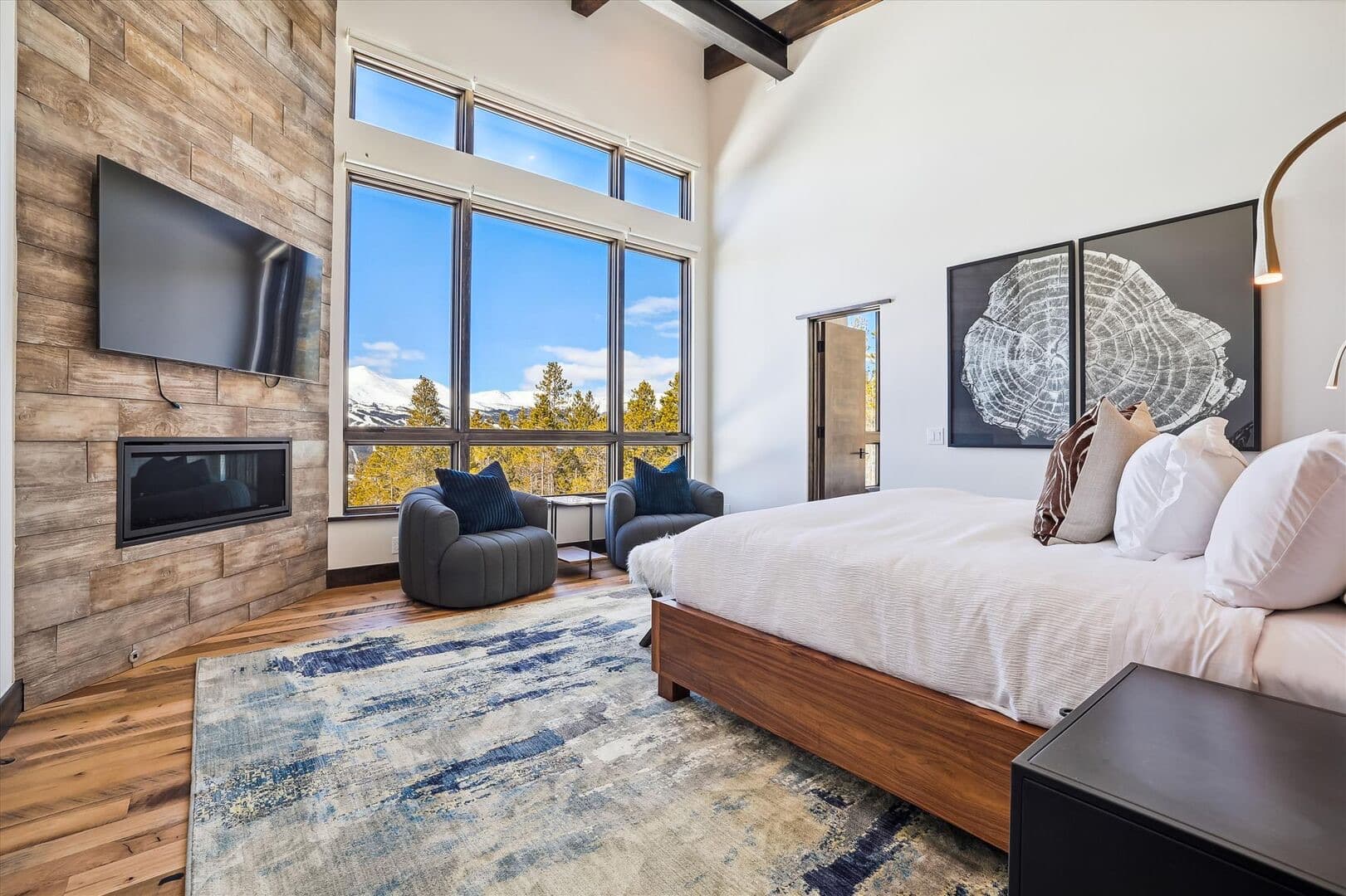 Modern View Manor - Image 16