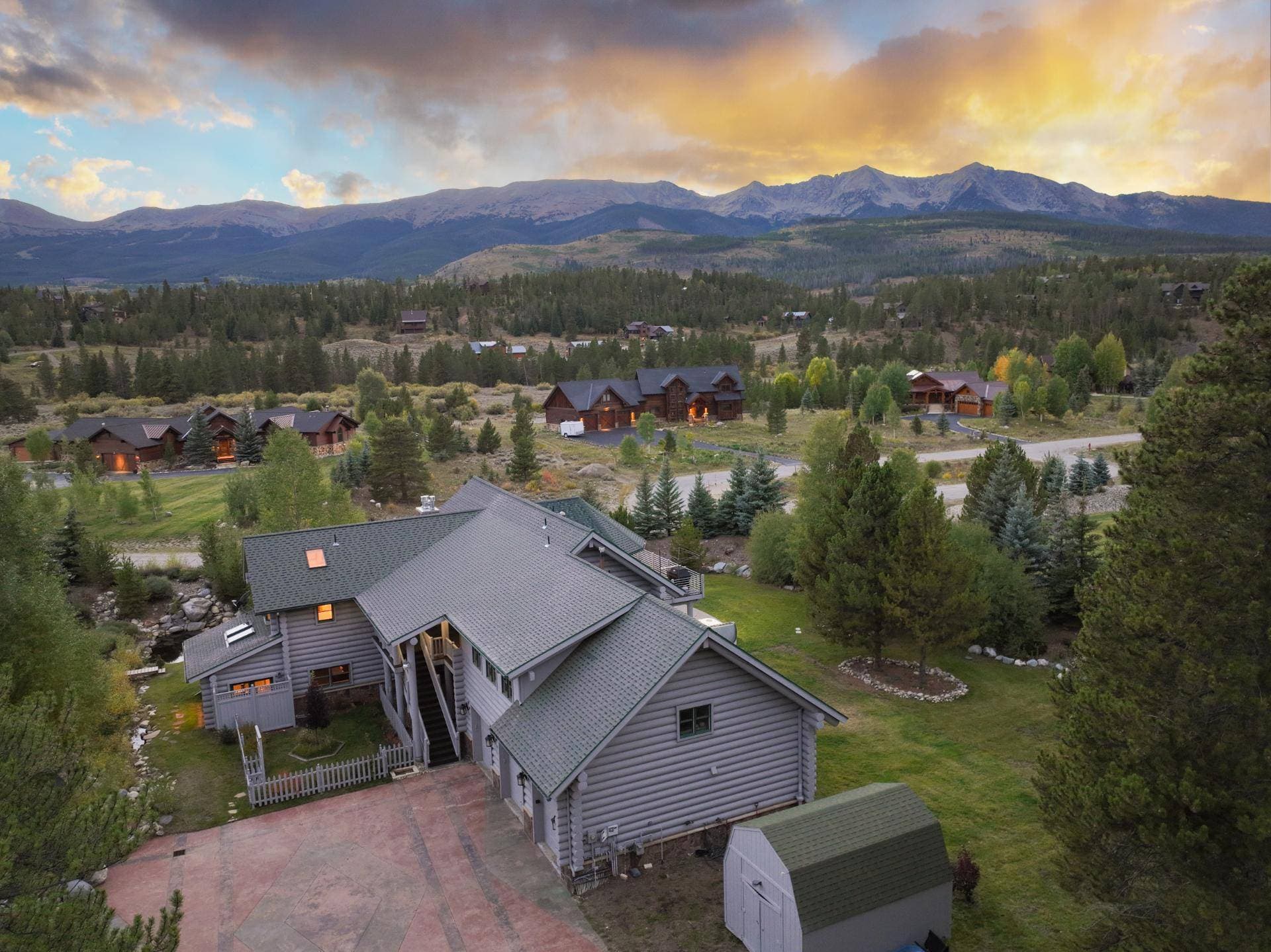 Modern Ski Home - Image 34