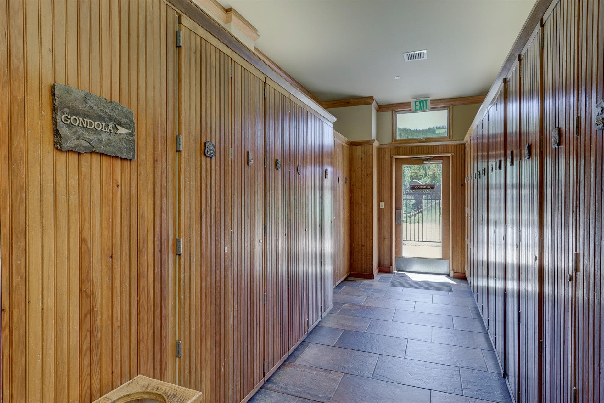 Bear Residence - Image 22