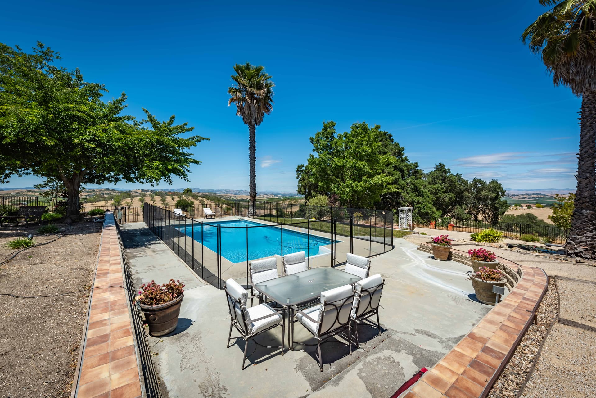 Hilltop Oasis Place - Image 2