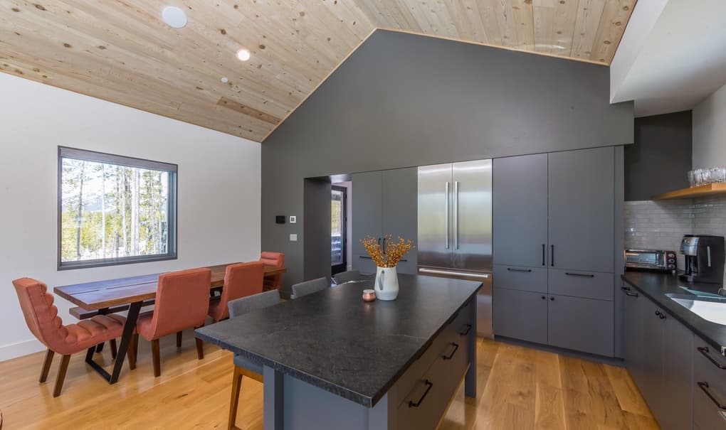 Lake Cabin #11 - Image 6