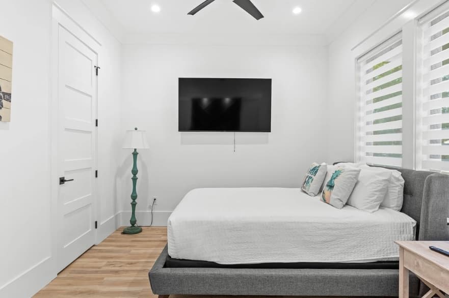 Happy by the Sea - Image 25