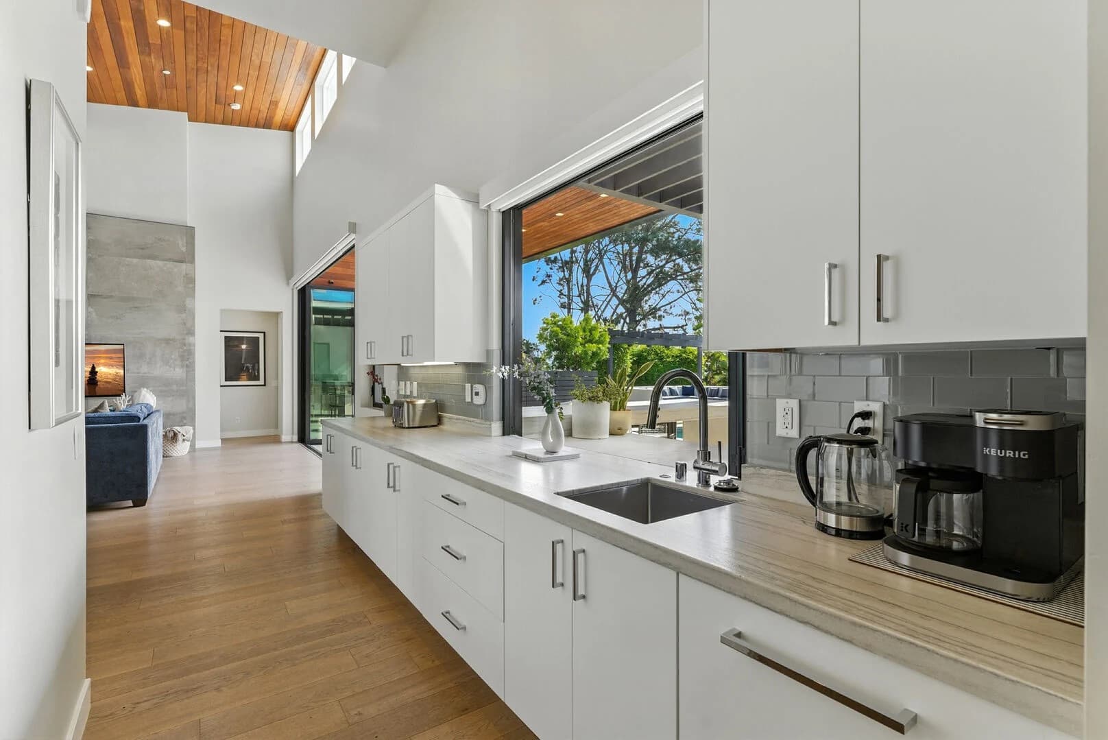 Coastal Paradise - Image 12